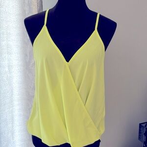 LUSH TWIST FRONT YELLOW TOP Size Med